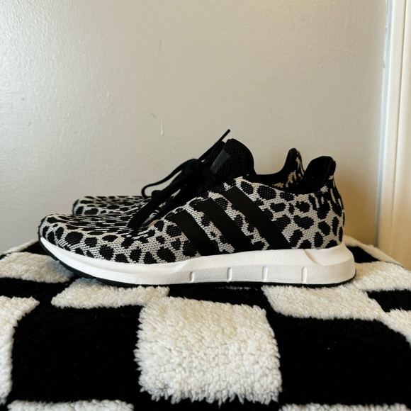 Adidas Originals Women's Swift Run Shoes - Picture 8 of 10